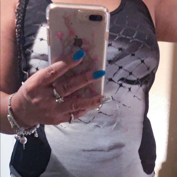 Women’s Top - Picture 4 of 4